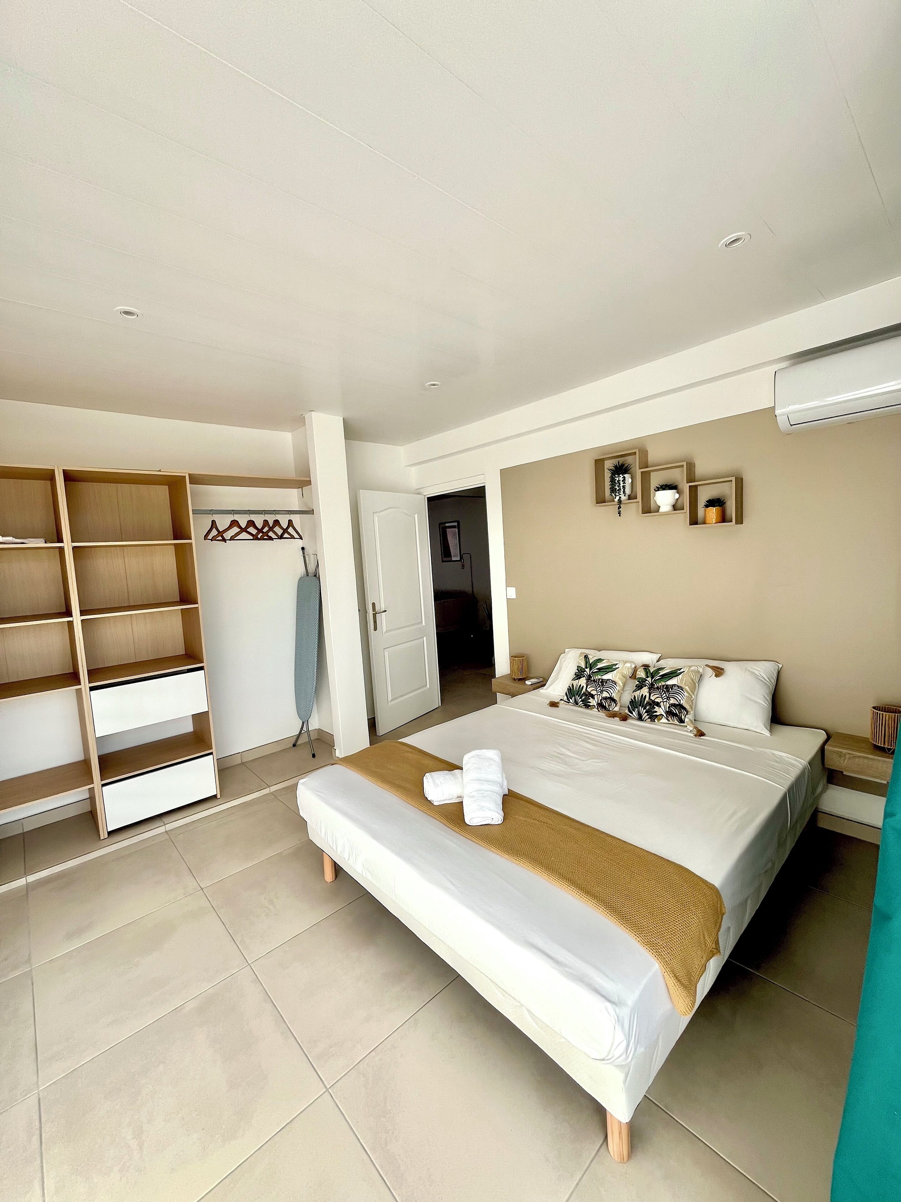 1 chambre, fer et planche à repasser, Wi-Fi, draps fournis