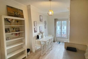 Unclassified image, 2 of 8, button - Charming Studio in the 7th District of Paris (Paris)