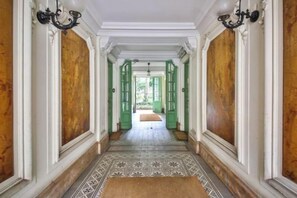 Unclassified image, 2 of 8, button - Charming Studio in the 7th District of Paris (Paris)