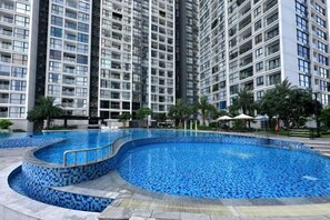 Outdoor pool - Ember Housing - Vinhomes Skylake Apartment My Dinh Near Keangnam (Hanoi)