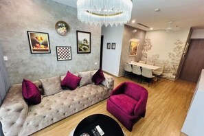 Room - Ember Housing - Vinhomes Skylake Apartment My Dinh Near Keangnam (Hanoi)