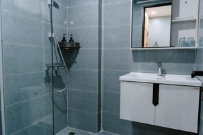 Bathroom - NGHI THUONG HOTEL (Vo Cuong)