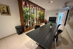 Dining - BG Travelers Hostel (Kuala Lumpur)