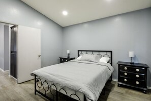 3 bedrooms, iron/ironing board, travel cot, free WiFi