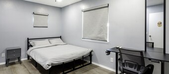 Modern 3BR Bay Stay: pet/family-friendly, yard, parking, W/D, near hospitals