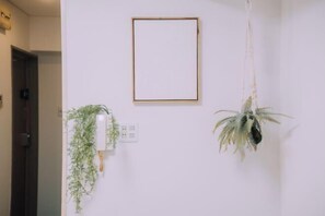 Interior - Minimalist Loft 7: Namba Compact Studio & 24/7 Gym (Osaka)