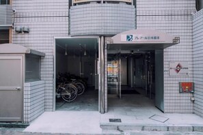 Unclassified image, 4 of 18, button - Minimalist Loft 7: Namba Compact Studio & 24/7 Gym (Osaka)