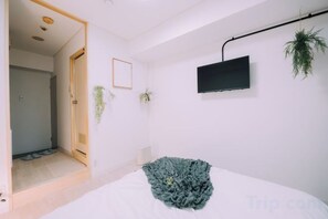 Room - Minimalist Loft 7: Namba Compact Studio & 24/7 Gym (Osaka)