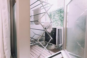 Room - Minimalist Loft 7: Namba Compact Studio & 24/7 Gym (Osaka)