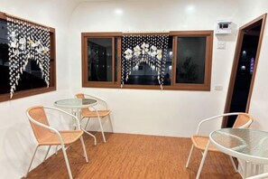 Unclassified image, 2 of 18, button - Duangdeerojehouse (Chon Buri)
