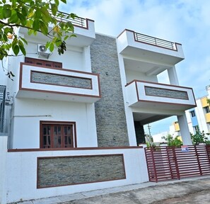 Exterior - Amazing villa with AC in charming Mysuru (Mysuru)
