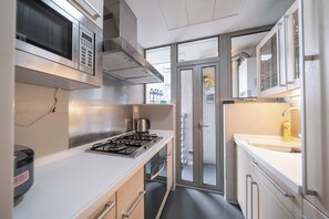 Superior Apartment, 2 Bedrooms, Kitchen, City View | Private kitchen