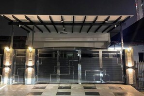 Unclassified image, 2 of 7, button - Cozy Room 2pax 1min walk to KSL  Bathroom (Johor Bahru)