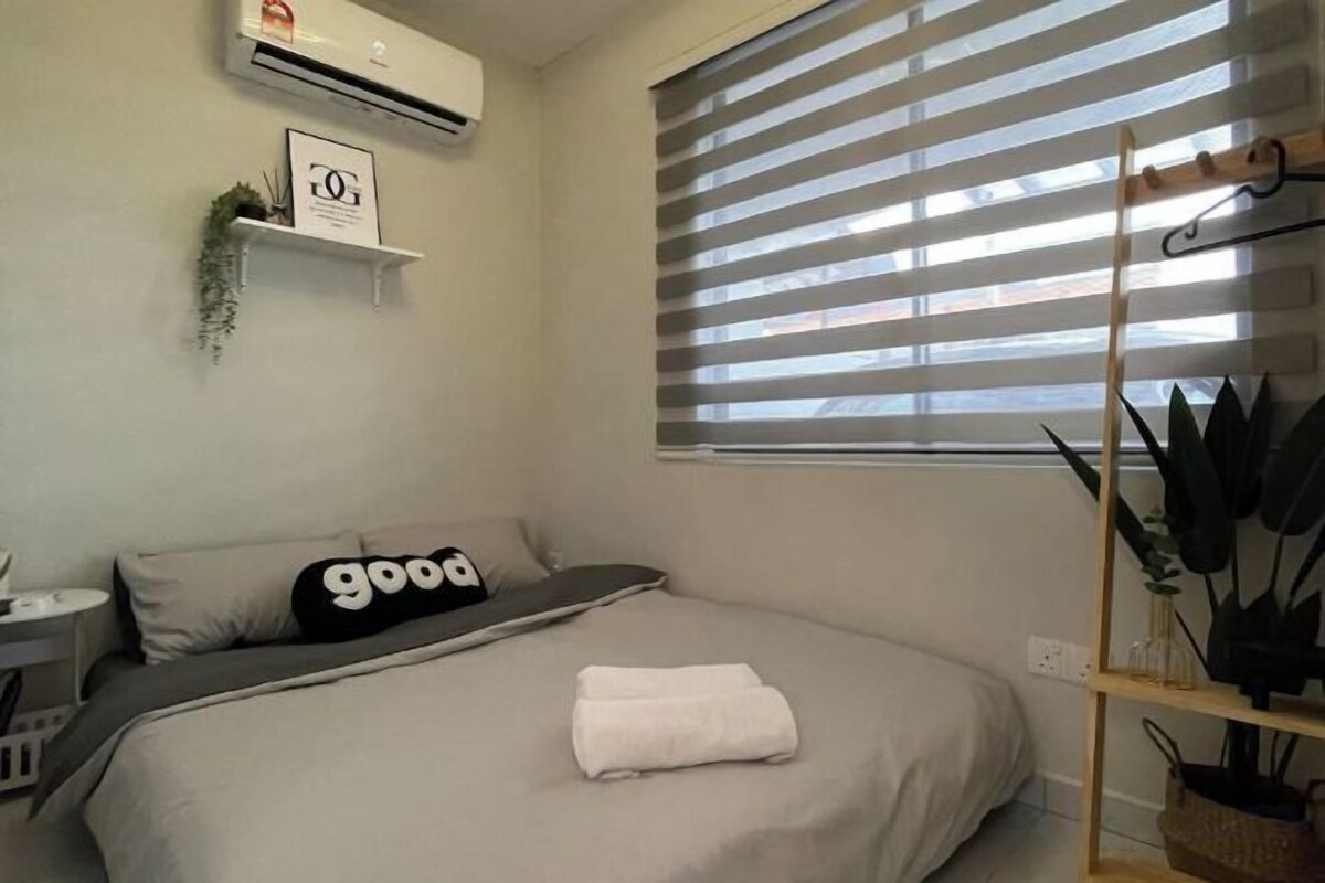 Queen Room #1