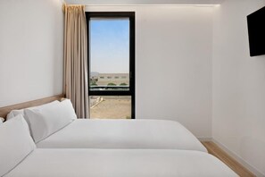 Chambre avec lits jumeaux | Coffre-fort, accès au Wi-Fi (inclus)