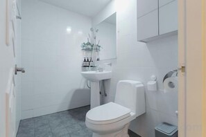 A bathroom with a toilet, sink, and mirror. - Near Hongik University/Subway Hapjeong Station 1 minute/8ppl/3br/4QBED/Near YG/iMac/Luggage storage (Seoul)
