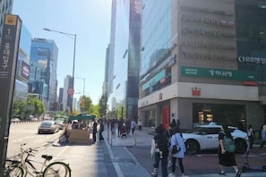Miscellaneous - Near Hongik University/Subway Hapjeong Station 1 minute/8ppl/3br/4QBED/Near YG/iMac/Luggage storage (Seoul)