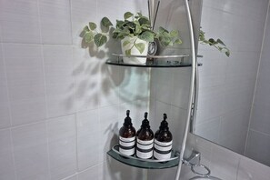 A bathroom with a glass shelf holding a potted plant and three bottles. - Near Hongik University/Subway Hapjeong Station 1 minute/8ppl/3br/4QBED/Near YG/iMac/Luggage storage (Seoul)