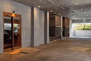 Self-parking (surcharge)