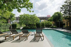 حمام سباحة خارجي