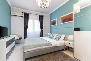 Departamento exclusivo, balcón, vista a la ciudad | Ropa de cama de alta calidad y camas con efecto memoria 