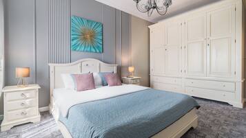 Deluxe Apartment, Balcony, City View | Interior detail