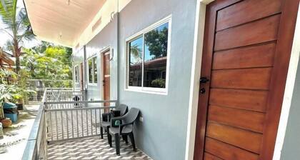 Cozy Studio Type unit w/ TV, Wifi, hotshower & ref