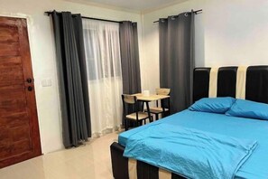 Room - Cozy Studio Type unit w/ TV, Wifi, hotshower & ref (Cotabato)