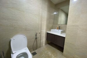 A bathroom with a toilet, sink, and shower. - Homestay near to PWTC @ BY AWESOMESTAY (Kuala Lumpur)