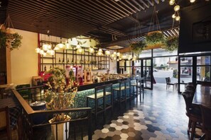 Bar (on property) - Maro Hotel & Apartment (Nha Trang)