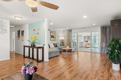 Near Los Angeles/Universal Studios/5BR/2BA/7BDS/Quiet/Comfortable/Clean