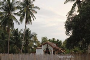Unclassified image, 2 of 13, button - Baan Proud Proud (Khanom)