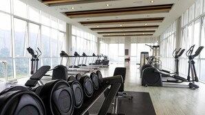 A gym with treadmills, elliptical machines, and weight machines. - Windmill Upon Hills By Rapi (Genting Highlands)