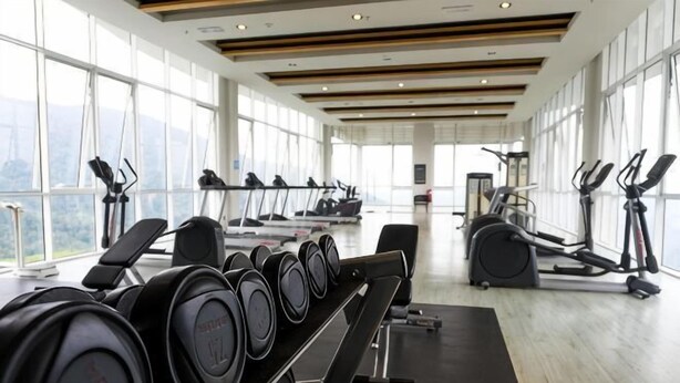 A gym with treadmills, elliptical machines, and weight machines. - Windmill Upon Hills By Rapi (Genting Highlands)