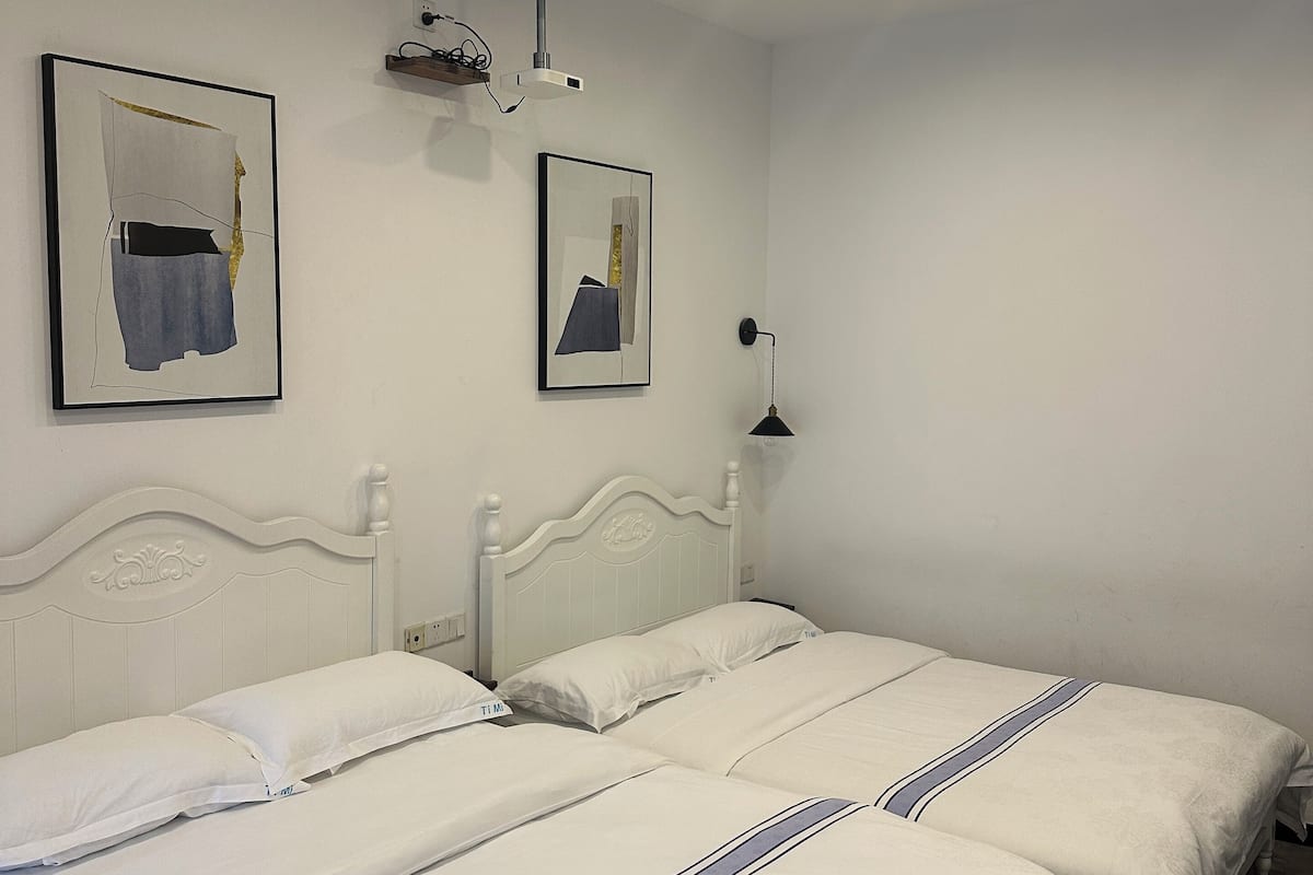City Room | Free WiFi, bed sheets