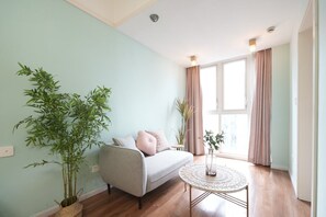 Basic-Zimmer, Stadtblick | Wohnbereich