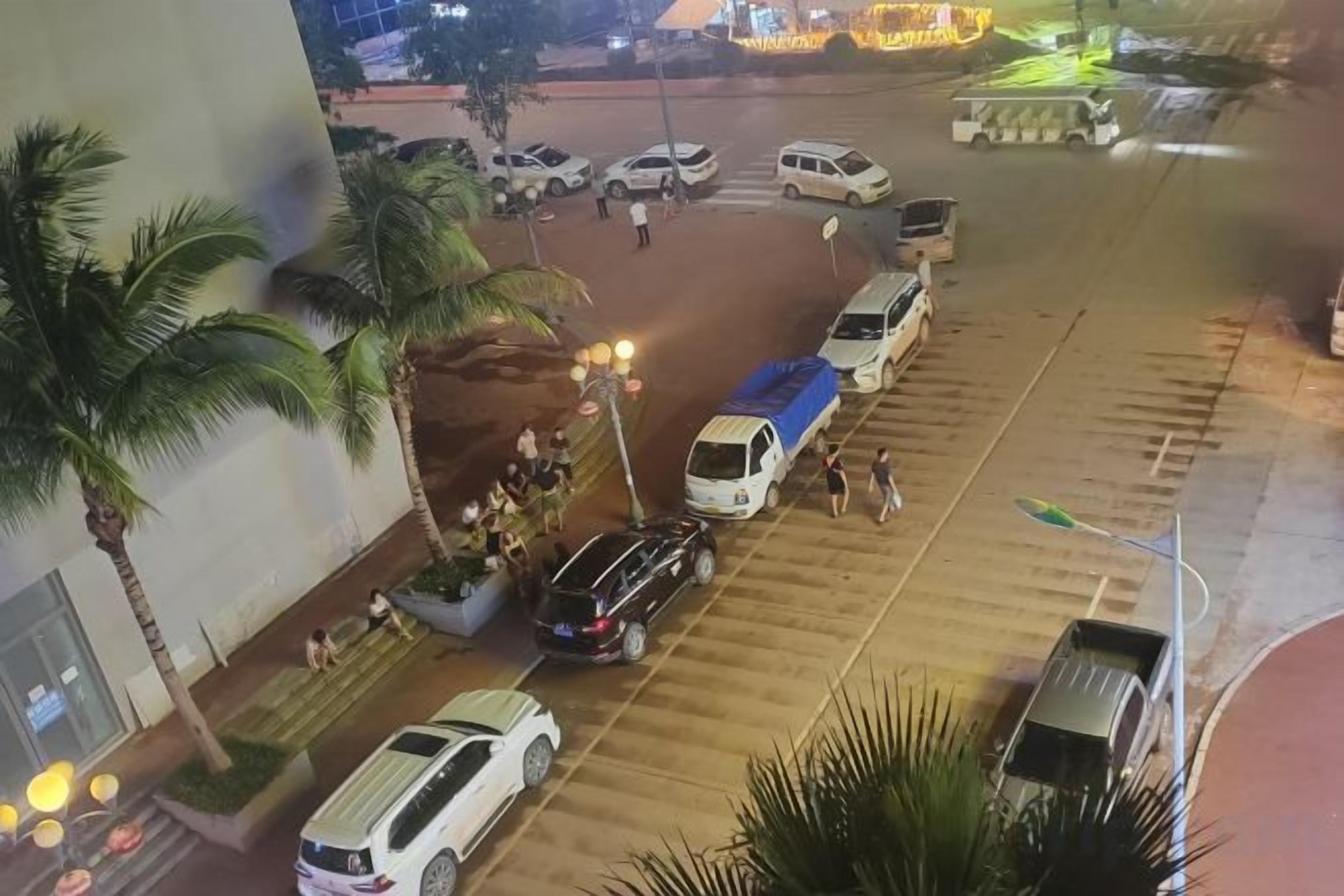 المنطقة المحيطة بالمنشأة