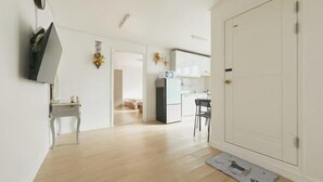 A room with a bed, a desk, a chair, a wardrobe, and a door. - Seoul Full House/Hongdae Entrance Sta.Exit 7. Party room. Big House. Two Rooms. (Seoul)