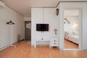 Room - Seoul Full House/Hongdae Entrance Sta.Exit 7. Party room. Big House. Two Rooms. (Seoul)