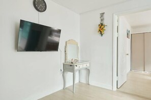 Room - Seoul Full House/Hongdae Entrance Sta.Exit 7. Party room. Big House. Two Rooms. (Seoul)
