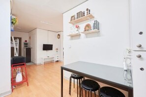 Room - Seoul Full House/Hongdae Entrance Sta.Exit 7. Party room. Big House. Two Rooms. (Seoul)