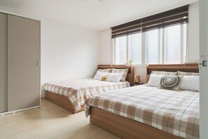 Room - Seoul Full House/Hongdae Entrance Sta.Exit 7. Party room. Big House. Two Rooms. (Seoul)