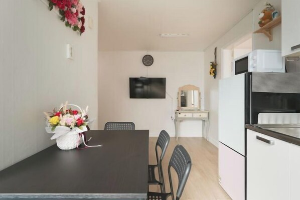 Room - Seoul Full House/Hongdae Entrance Sta.Exit 7. Party room. Big House. Two Rooms. (Seoul)