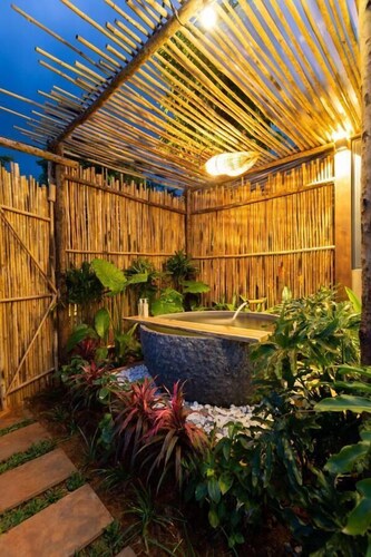 NOMIA GARDEN RETREATS