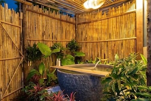 Outdoor spa tub - NOMIA GARDEN RETREATS (Thong Nhat)