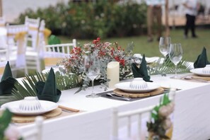 Outdoor banquet area - NOMIA GARDEN RETREATS (Thong Nhat)