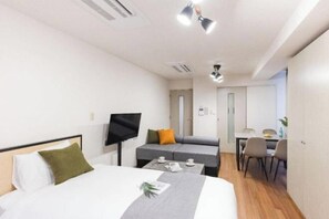 Room - Cosmo Lead Minamiazabu (Tokyo)