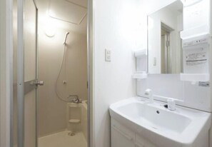 Room - Cosmo Lead Minamiazabu (Tokyo)