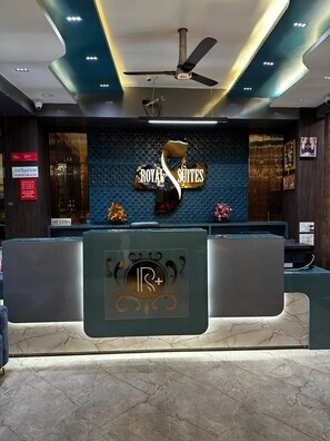 Quầy tiếp tân