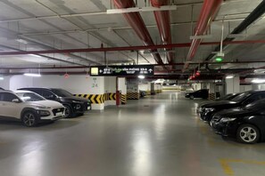 A multi-level parking garage with cars parked on various levels. - PQG - Vinhomes Skylake - Lavish - Resplendent Apartments in Hanoi (Hanoi)
